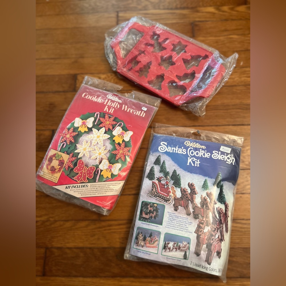 Vintage Holiday Cookie Kit Bundle - Santa, Wreath & Mold Set